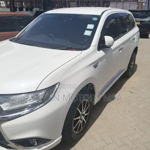 Mitsubishi Outlander 2017 White