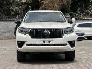 Toyota Land Cruiser Prado 2.8 2022 White