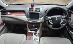 Toyota Crown 2010 Black