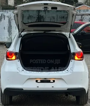 Mazda 2 2020 White