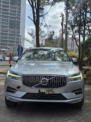 Volvo XC60 2019 Silver