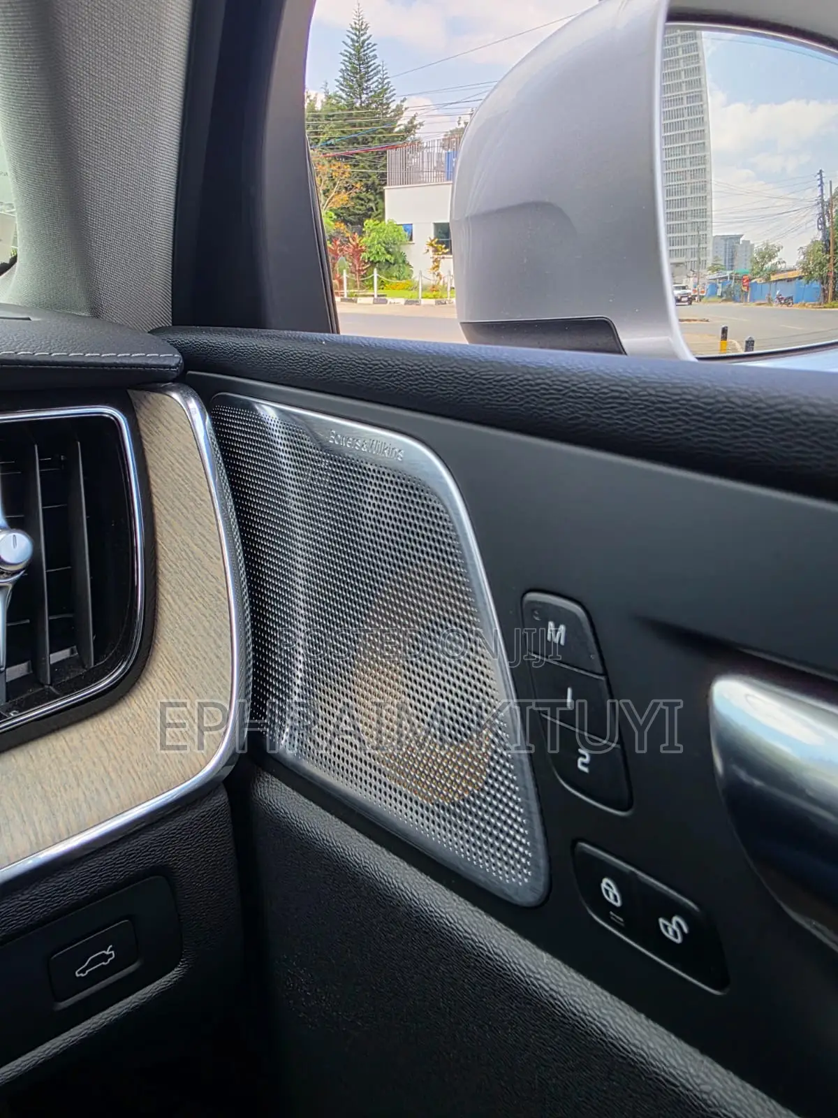 Volvo XC60 2019 Silver