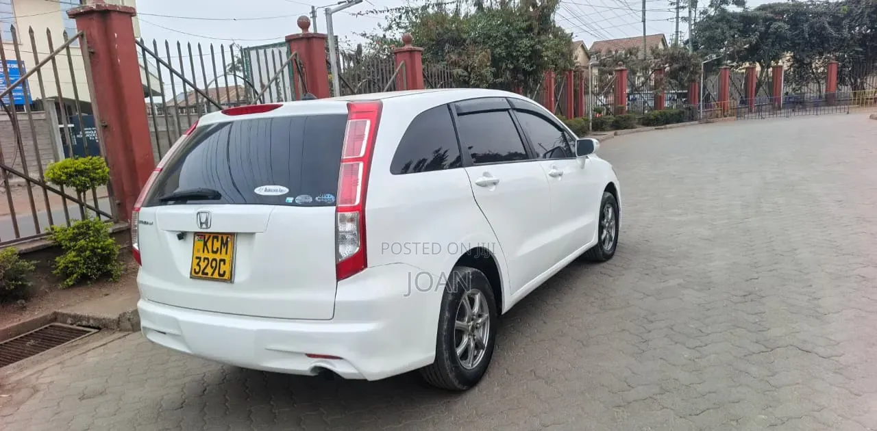 Honda Stream 2010 White