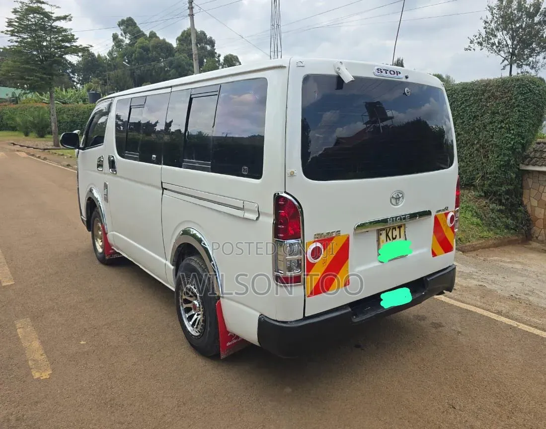 Toyota HiAce 2017 White