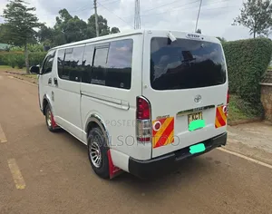 Toyota HiAce 2017 White