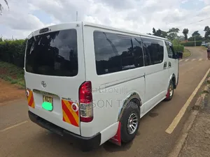 Toyota HiAce 2017 White