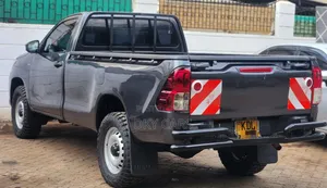 Toyota Hilux 2016 Gray