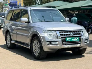 Mitsubishi Pajero 2018 Silver