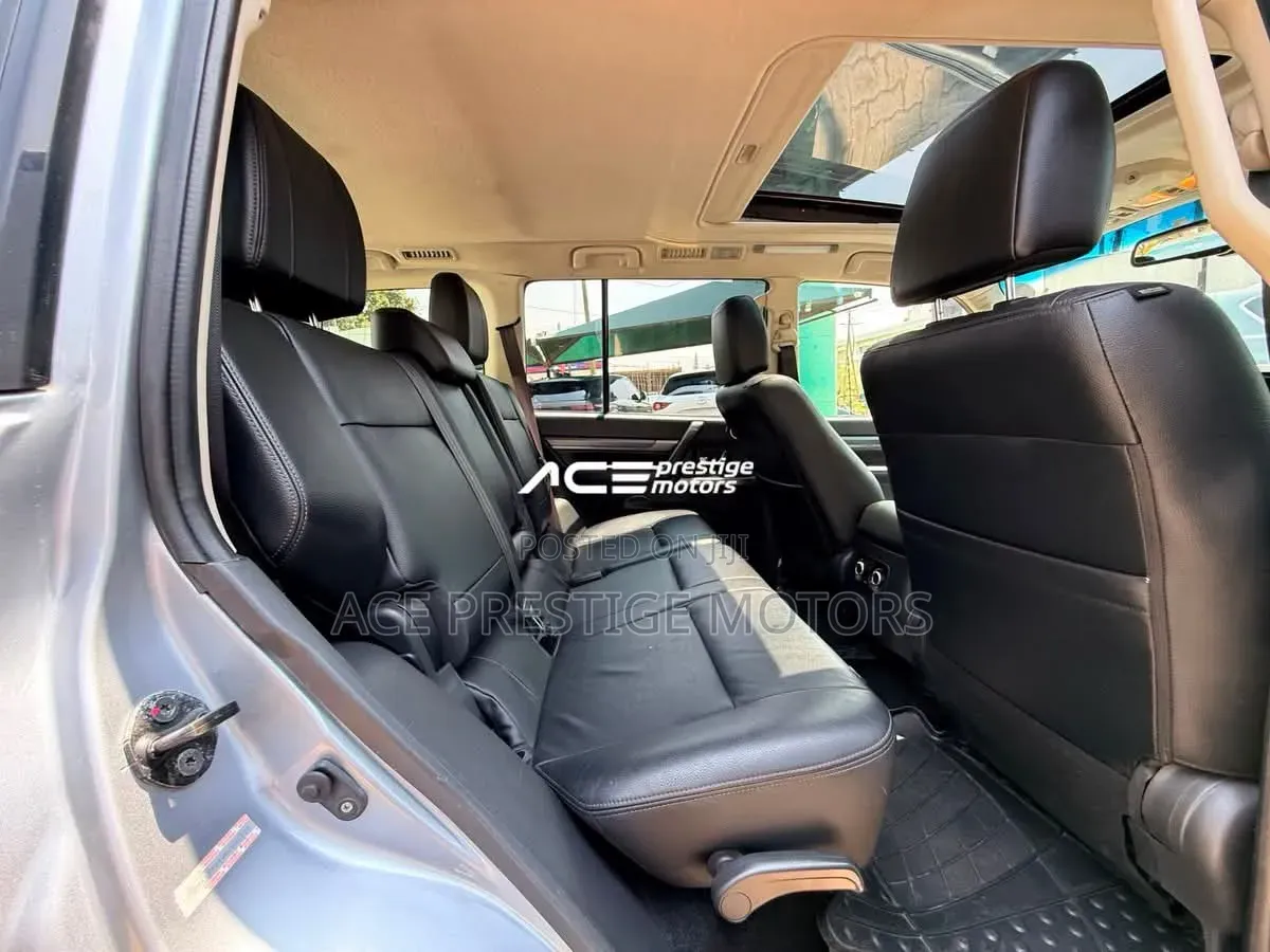 Mitsubishi Pajero 2018 Silver