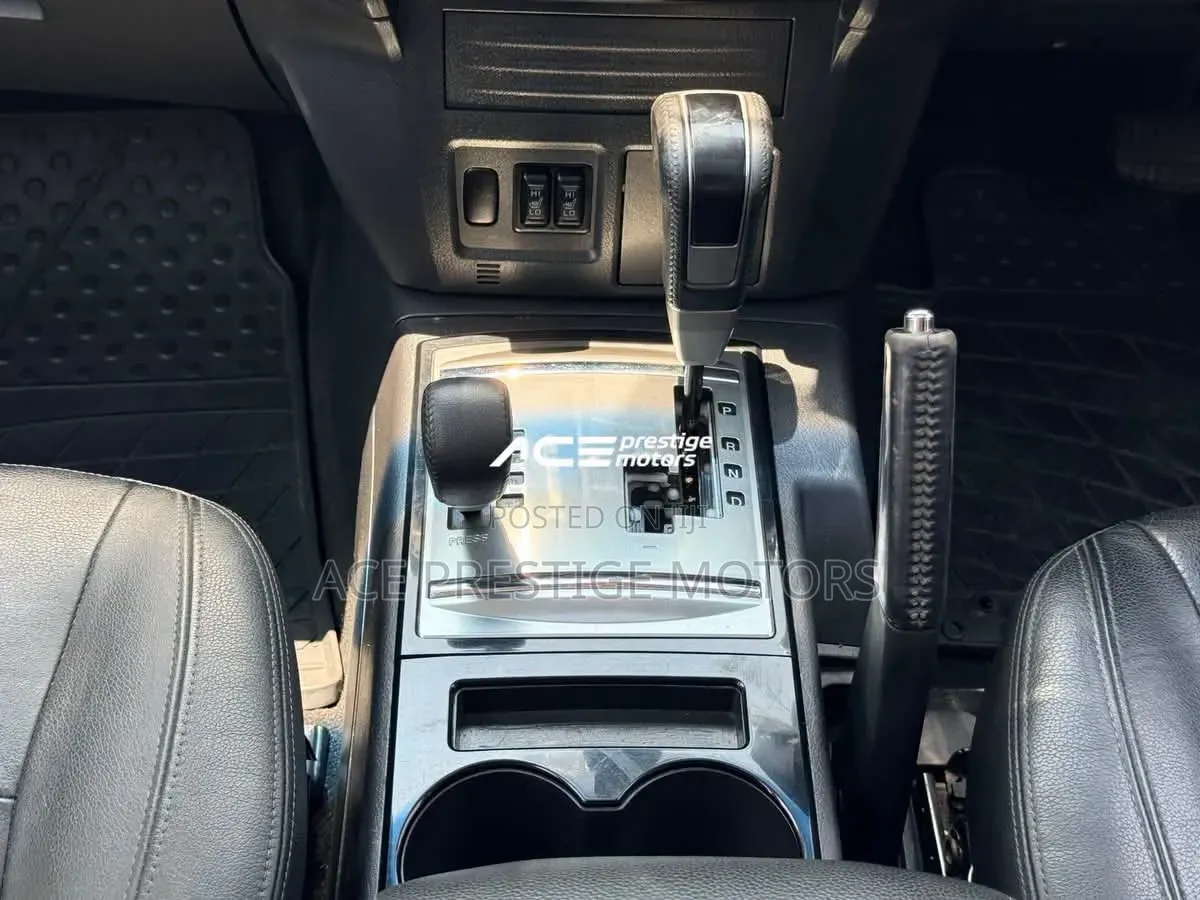Mitsubishi Pajero 2018 Silver