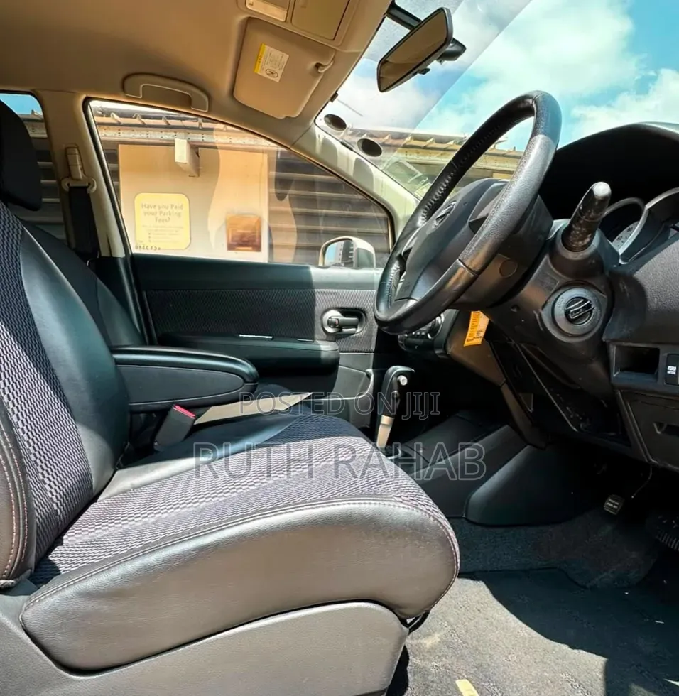 Nissan Tiida 2012 Gold