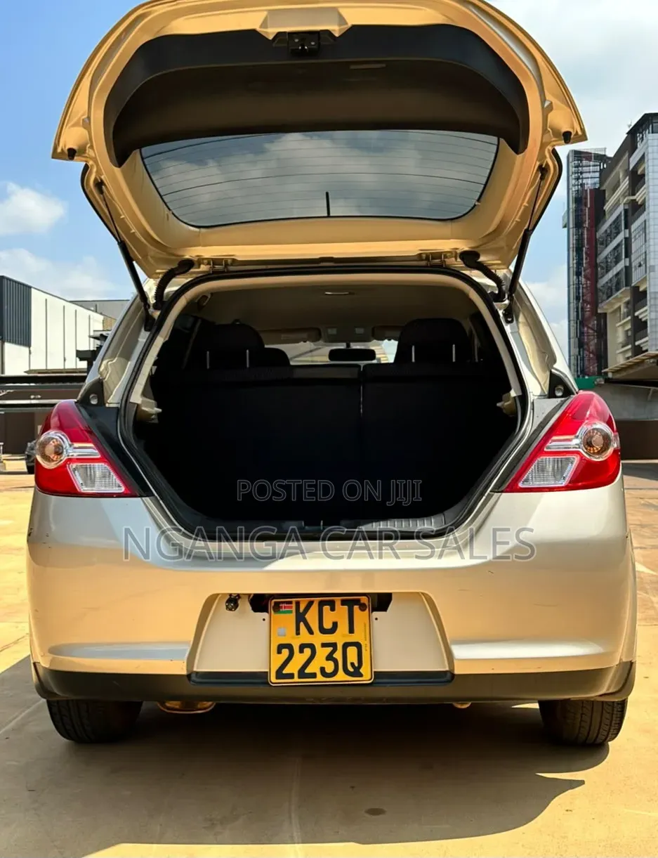 Nissan Tiida 2012 Beige