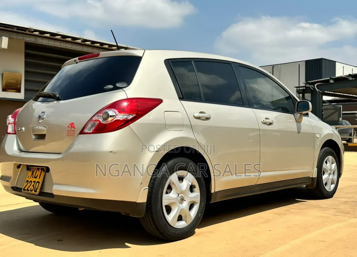 Nissan Tiida 2012 Beige