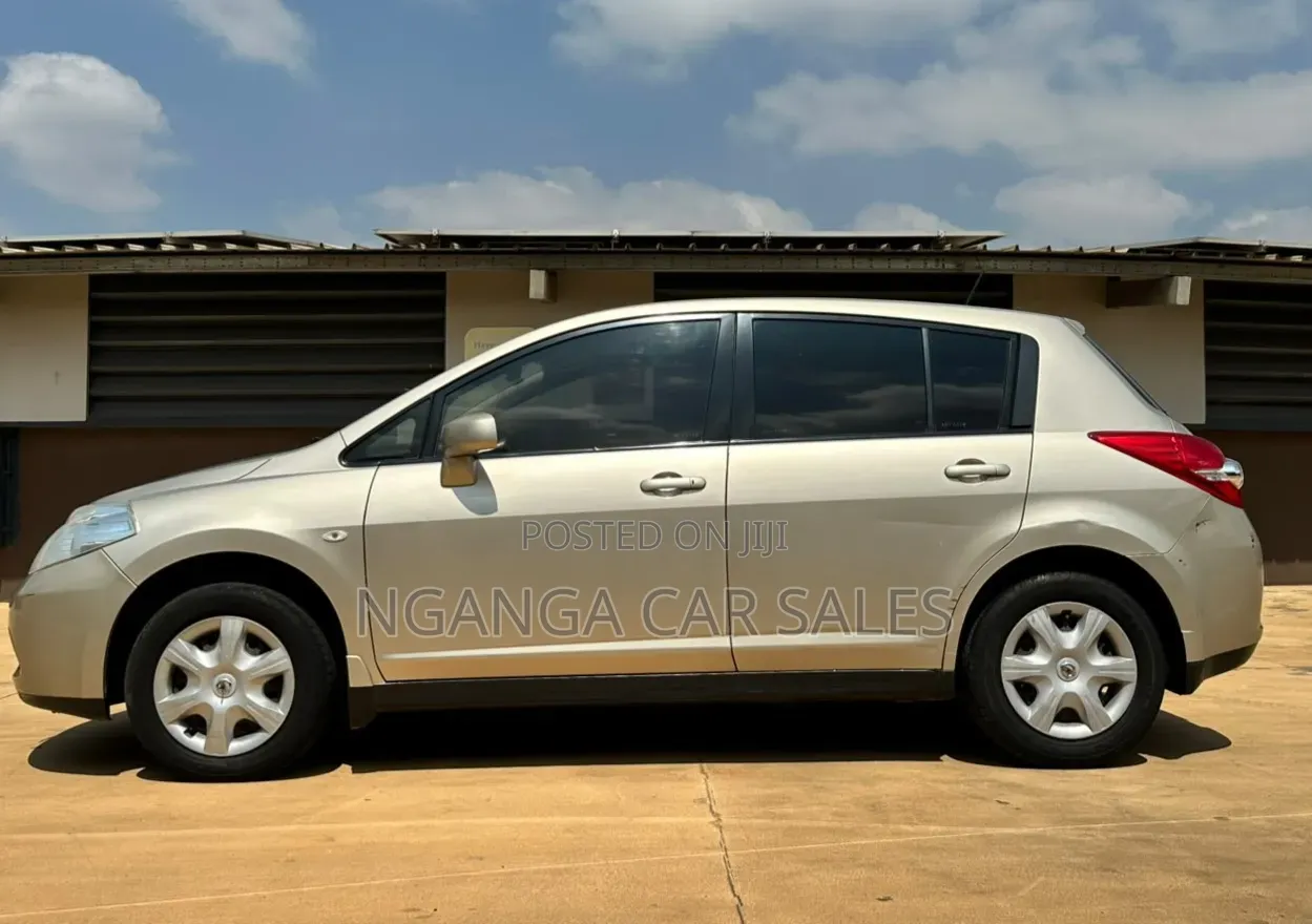 Nissan Tiida 2012 Beige