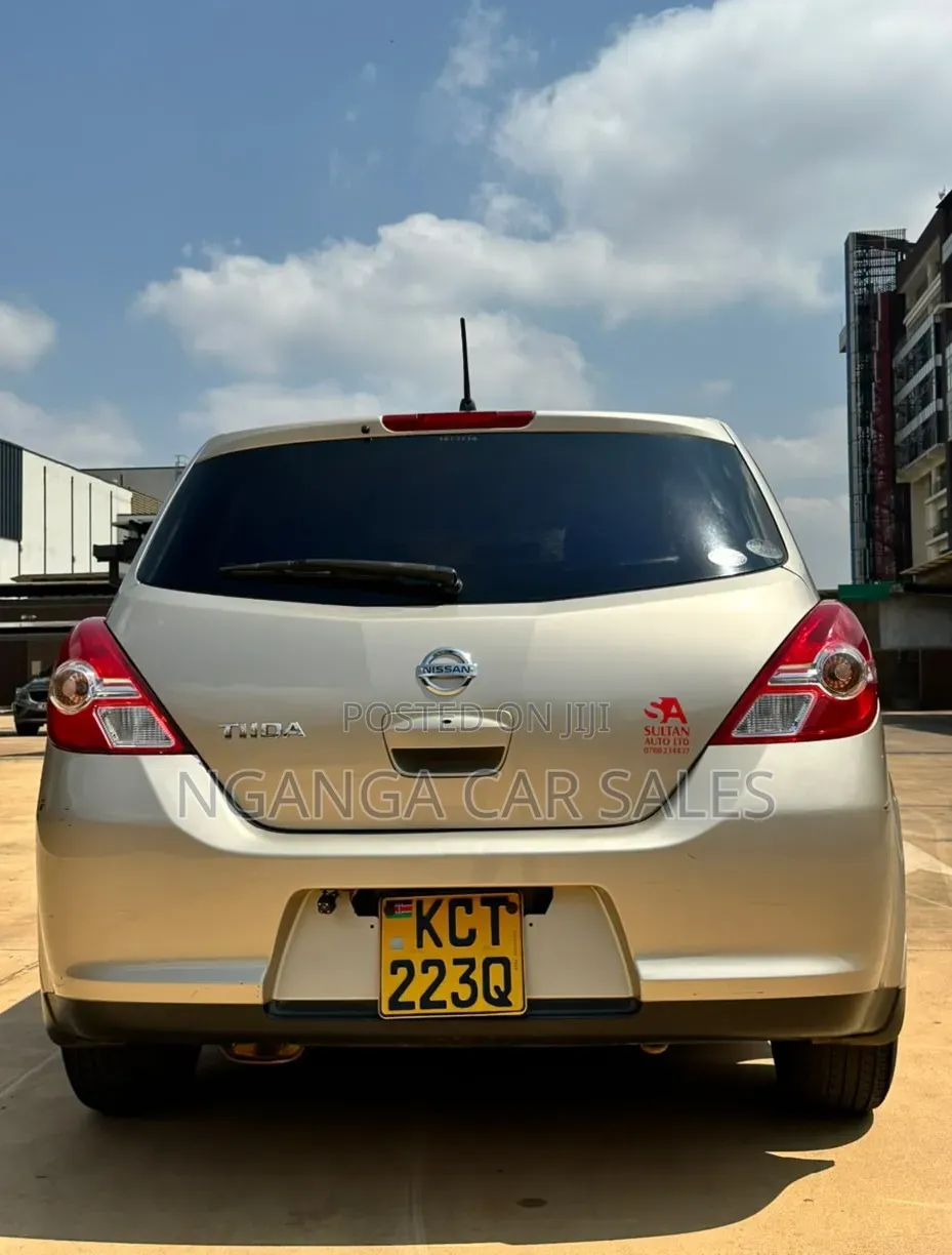 Nissan Tiida 2012 Beige
