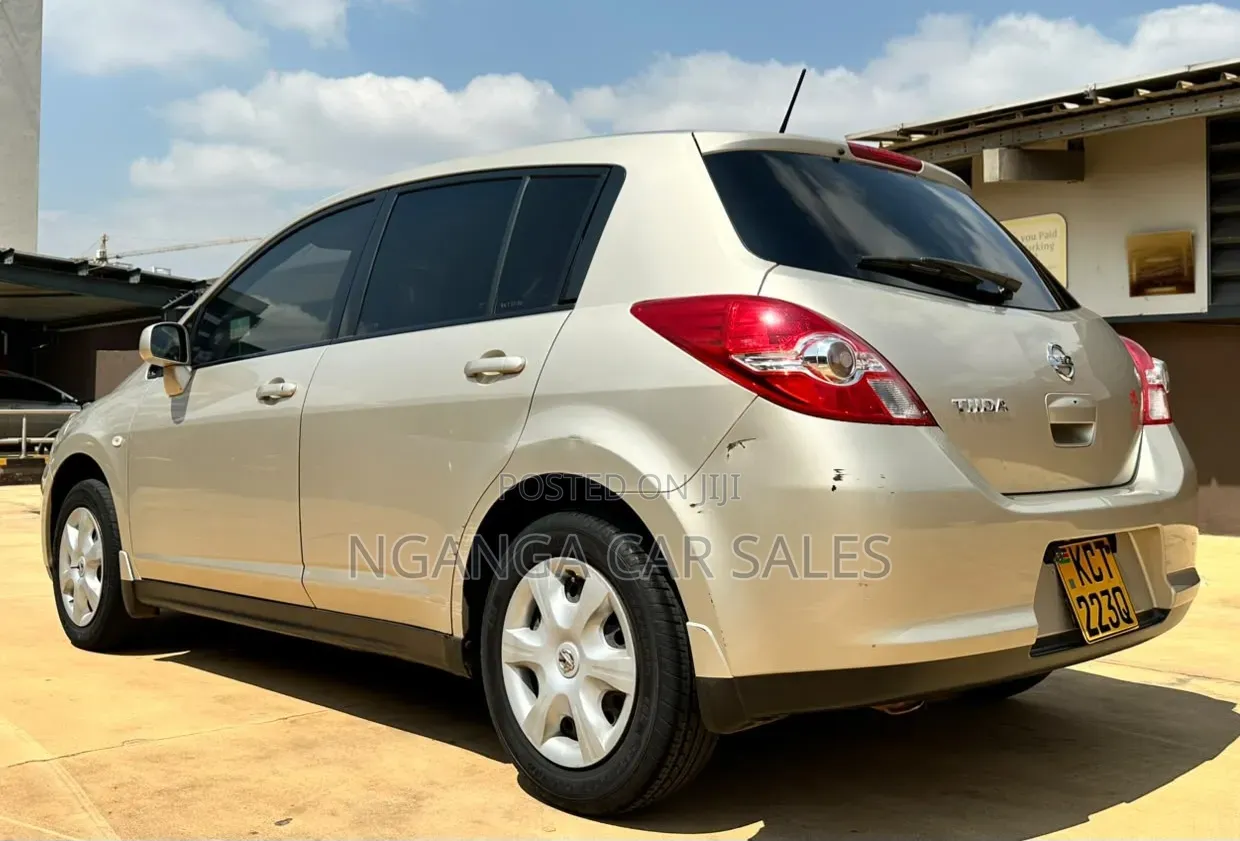 Nissan Tiida 2012 Beige