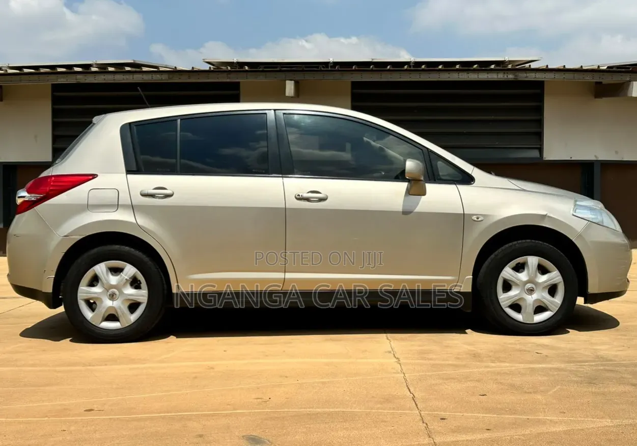 Nissan Tiida 2012 Beige