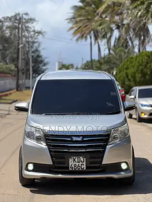 Toyota Noah 2015 Silver