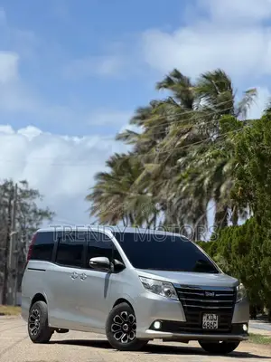 Toyota Noah 2015 Silver