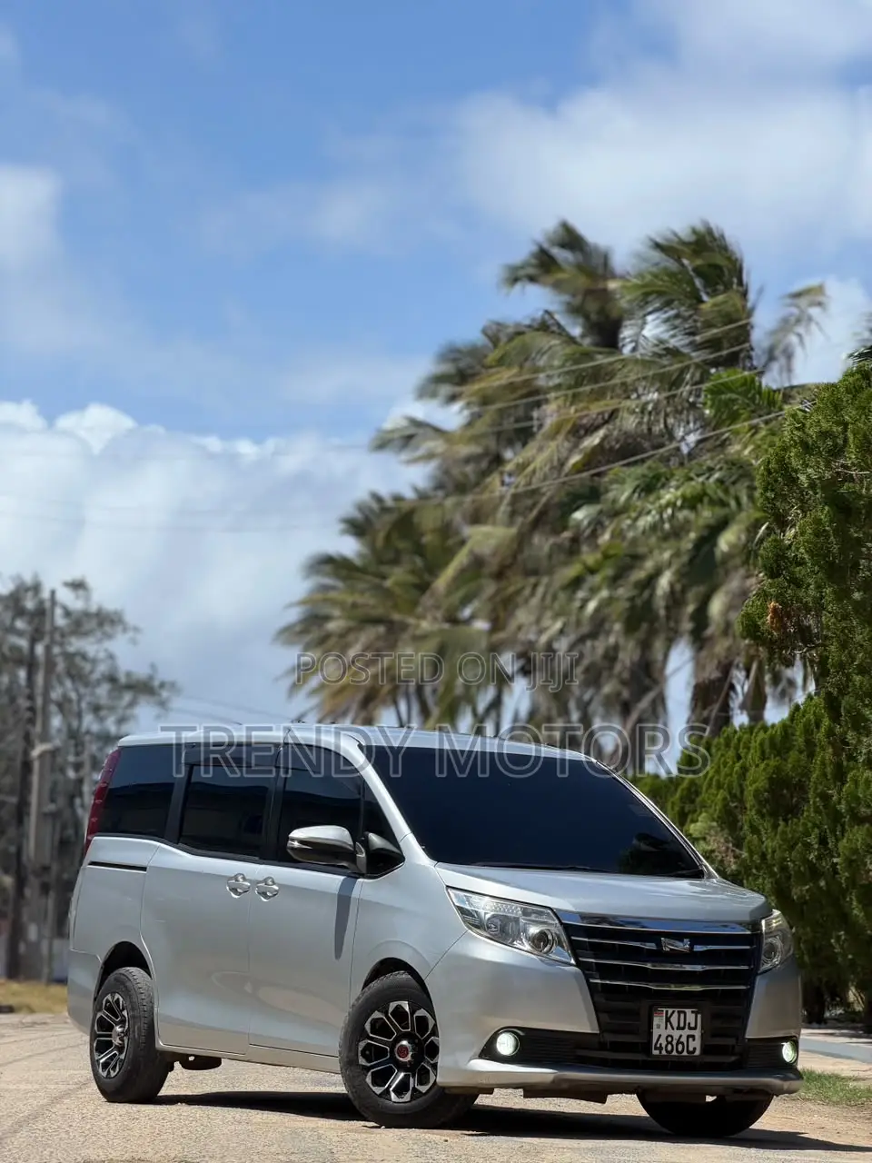 Toyota Noah 2015 Silver