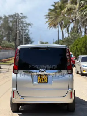 Toyota Noah 2015 Silver