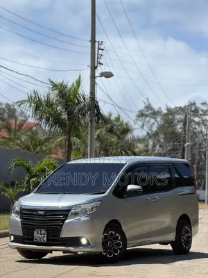 Toyota Noah 2015 Silver