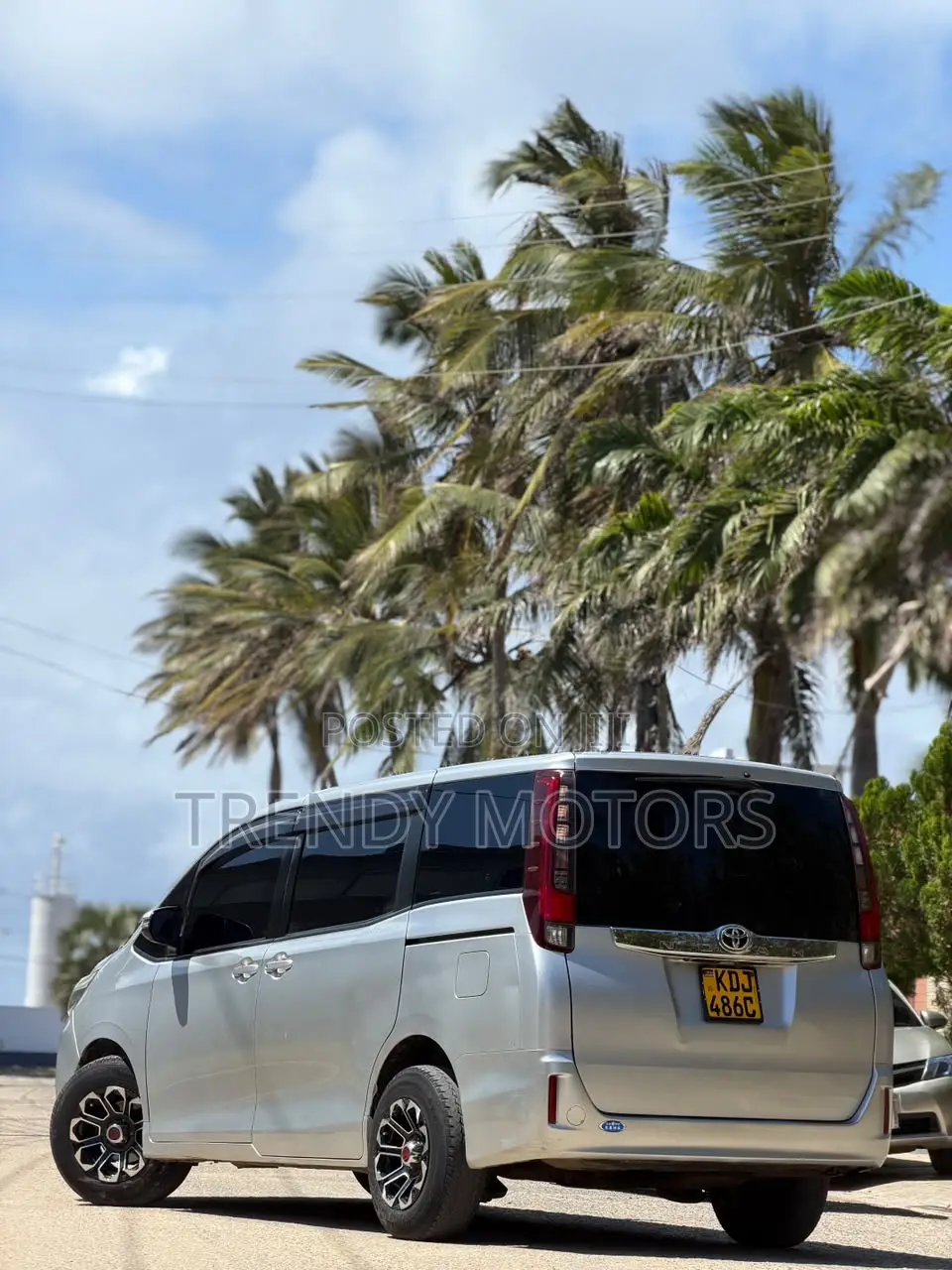 Toyota Noah 2015 Silver