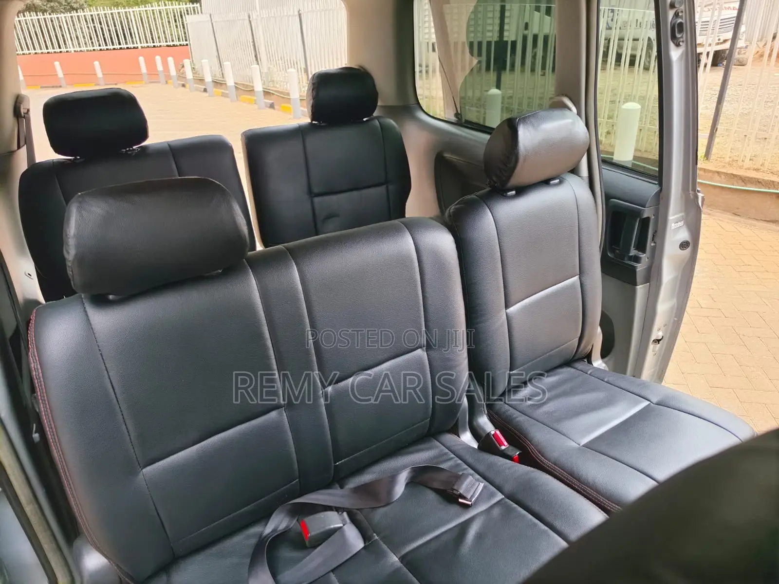 Toyota Noah 2006 Silver