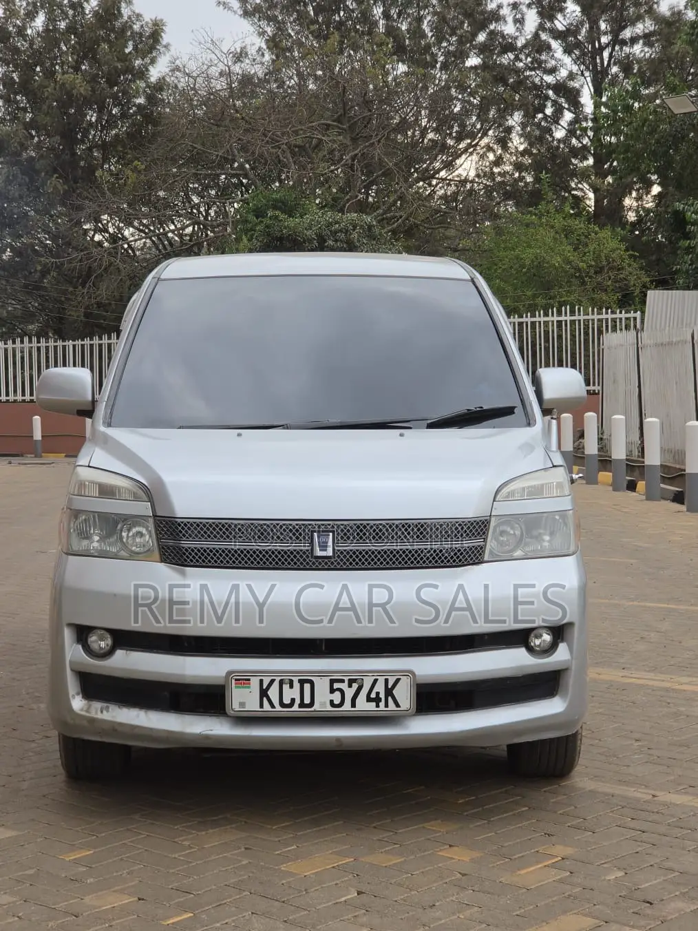 Toyota Noah 2006 Silver