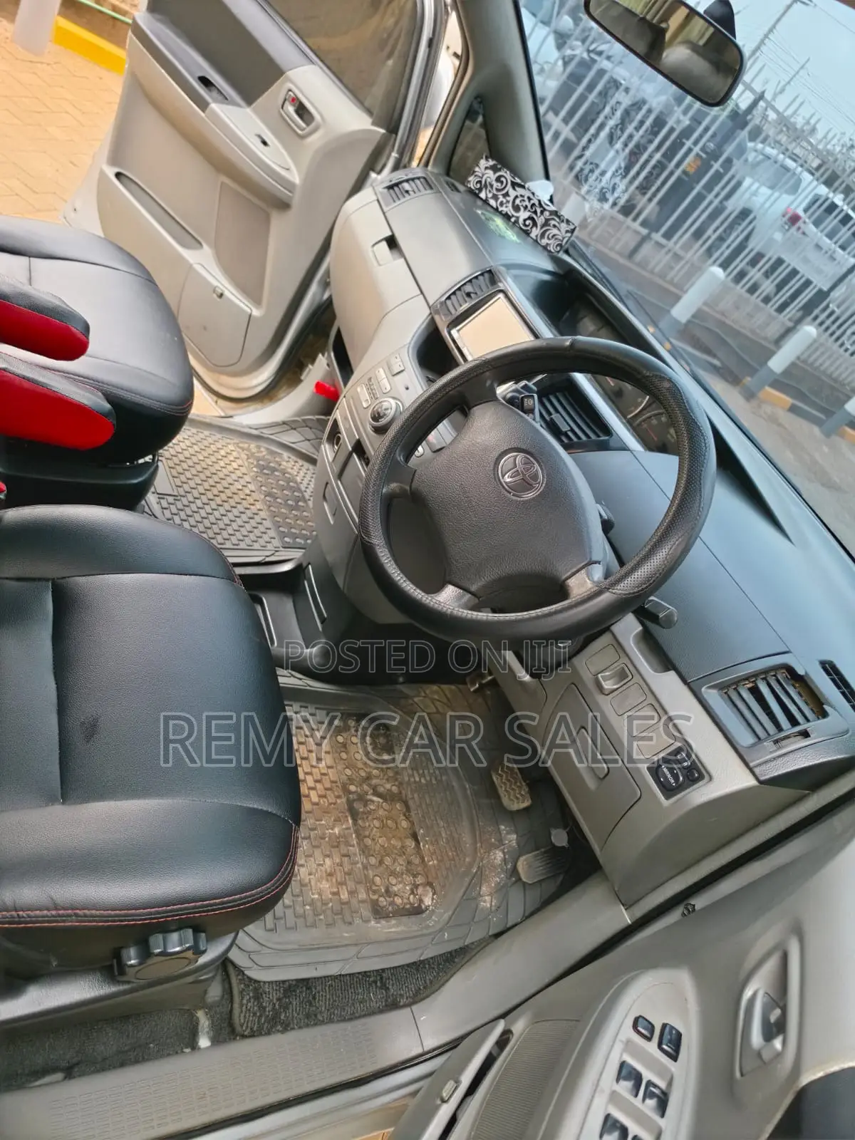 Toyota Noah 2006 Silver