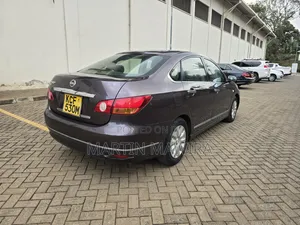 Nissan Bluebird 2010 Brown