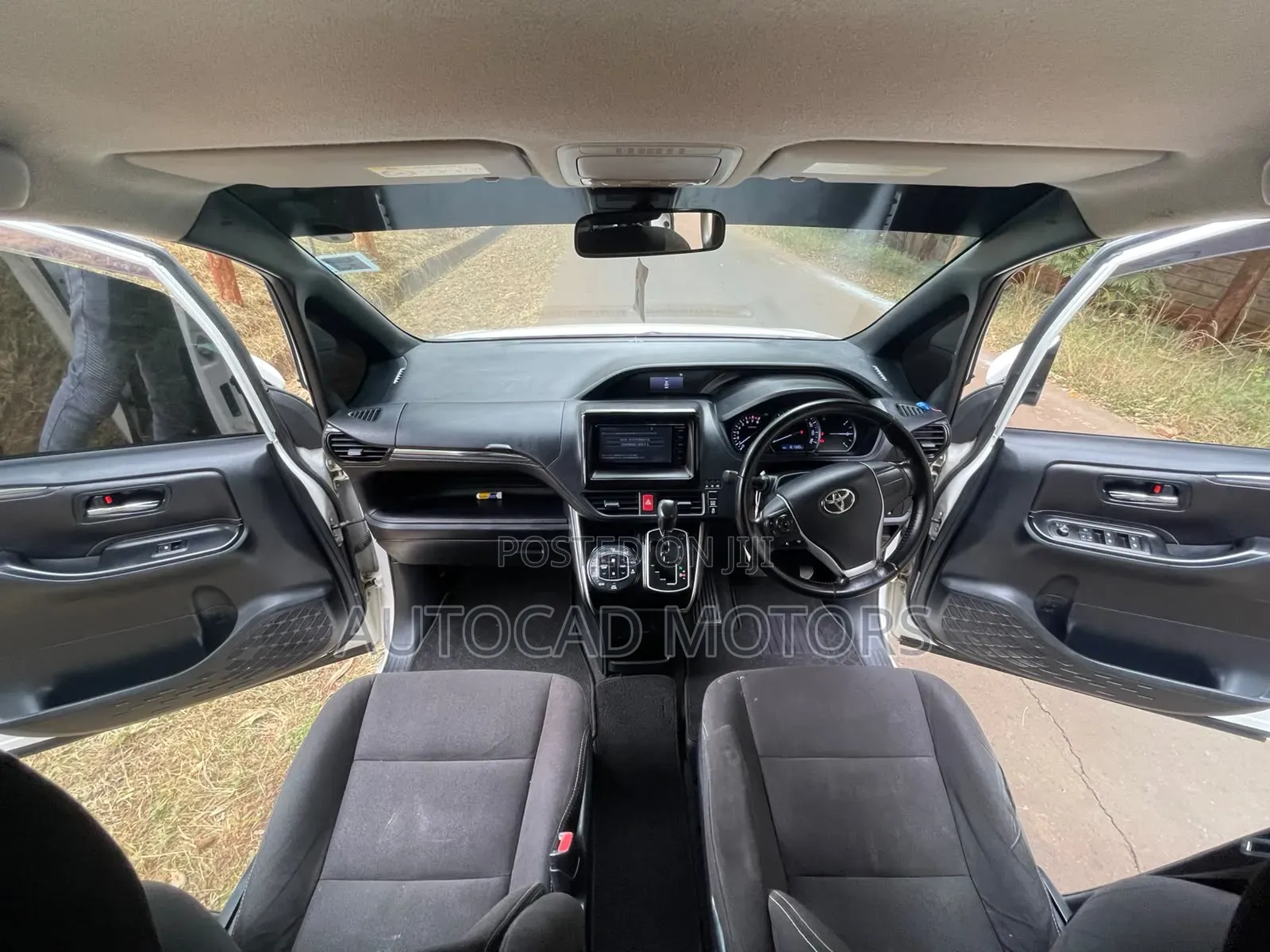 Toyota Esquire 2016 White