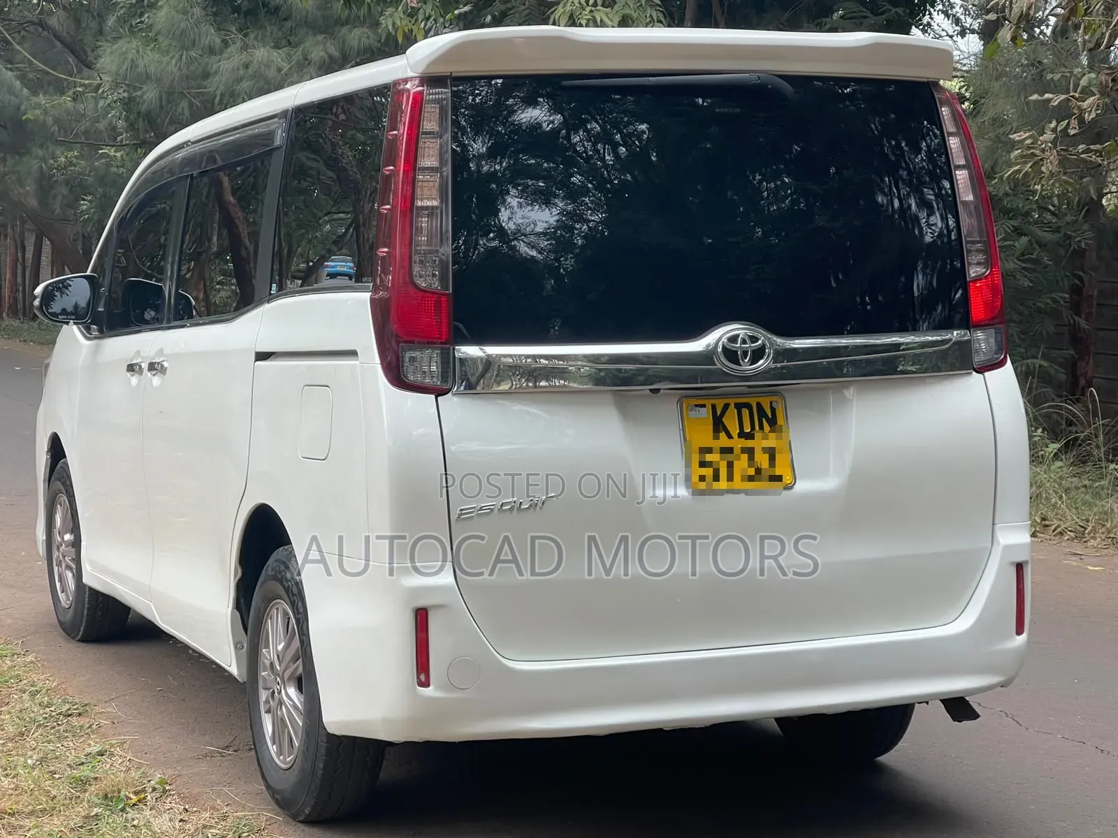 Toyota Esquire 2016 White