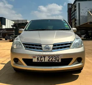 Nissan Tiida 2012 Gold