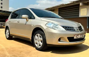 Nissan Tiida 2012 Gold