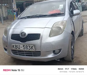 Toyota Vitz 2005 Silver