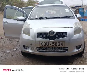 Toyota Vitz 2005 Silver