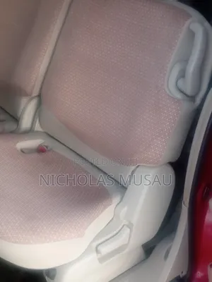Toyota Sienta 2015 Red