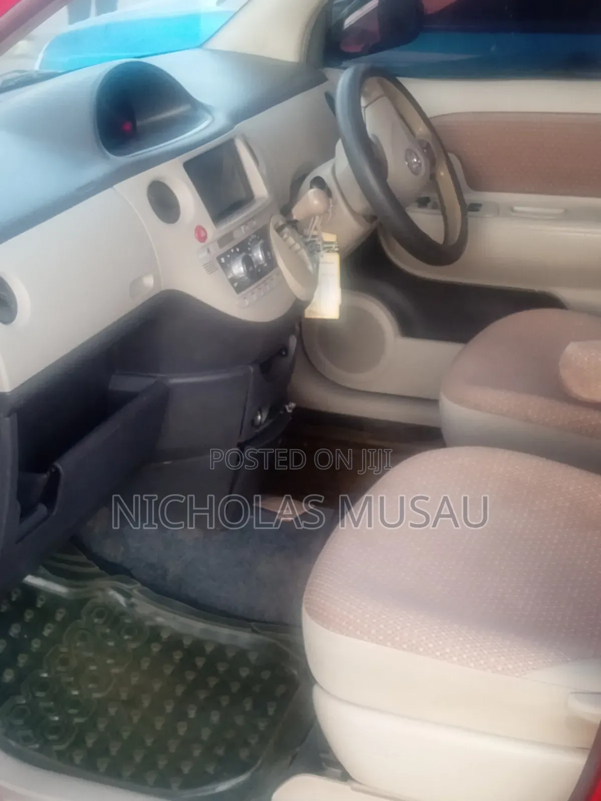Toyota Sienta 2015 Red