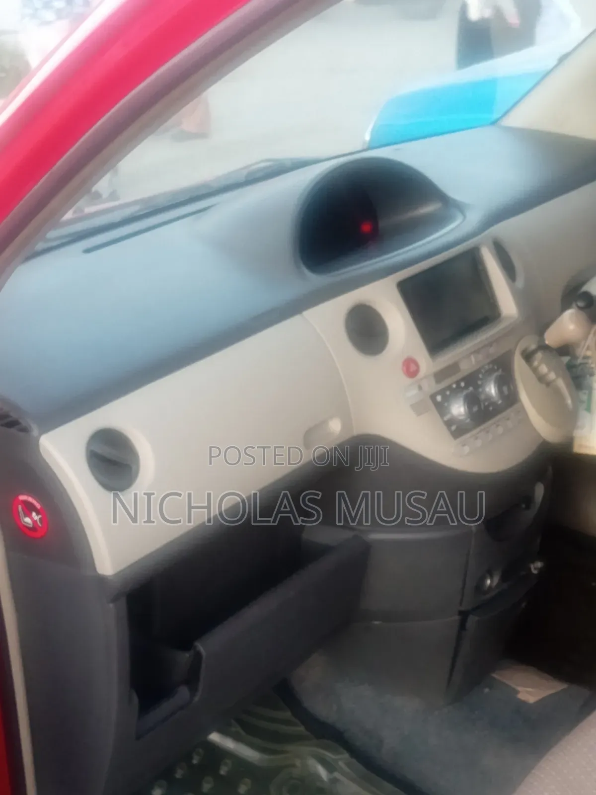 Toyota Sienta 2015 Red