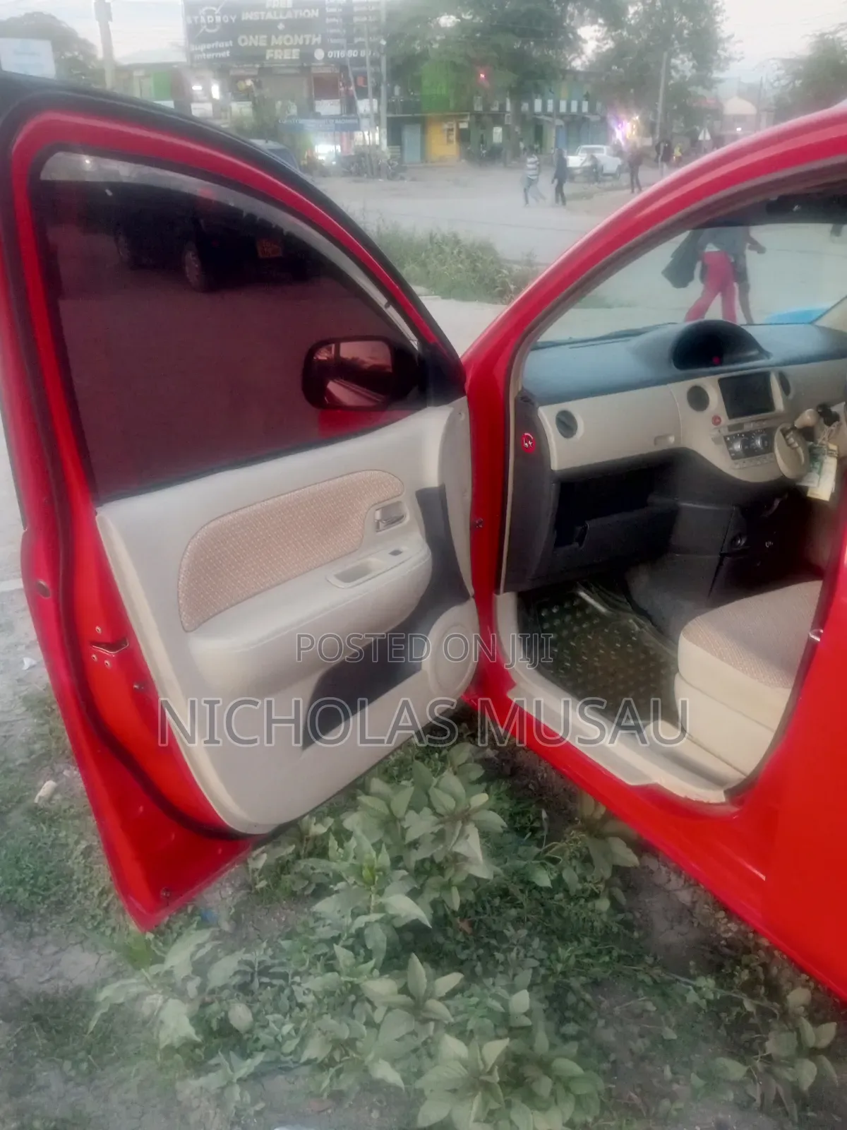Toyota Sienta 2015 Red
