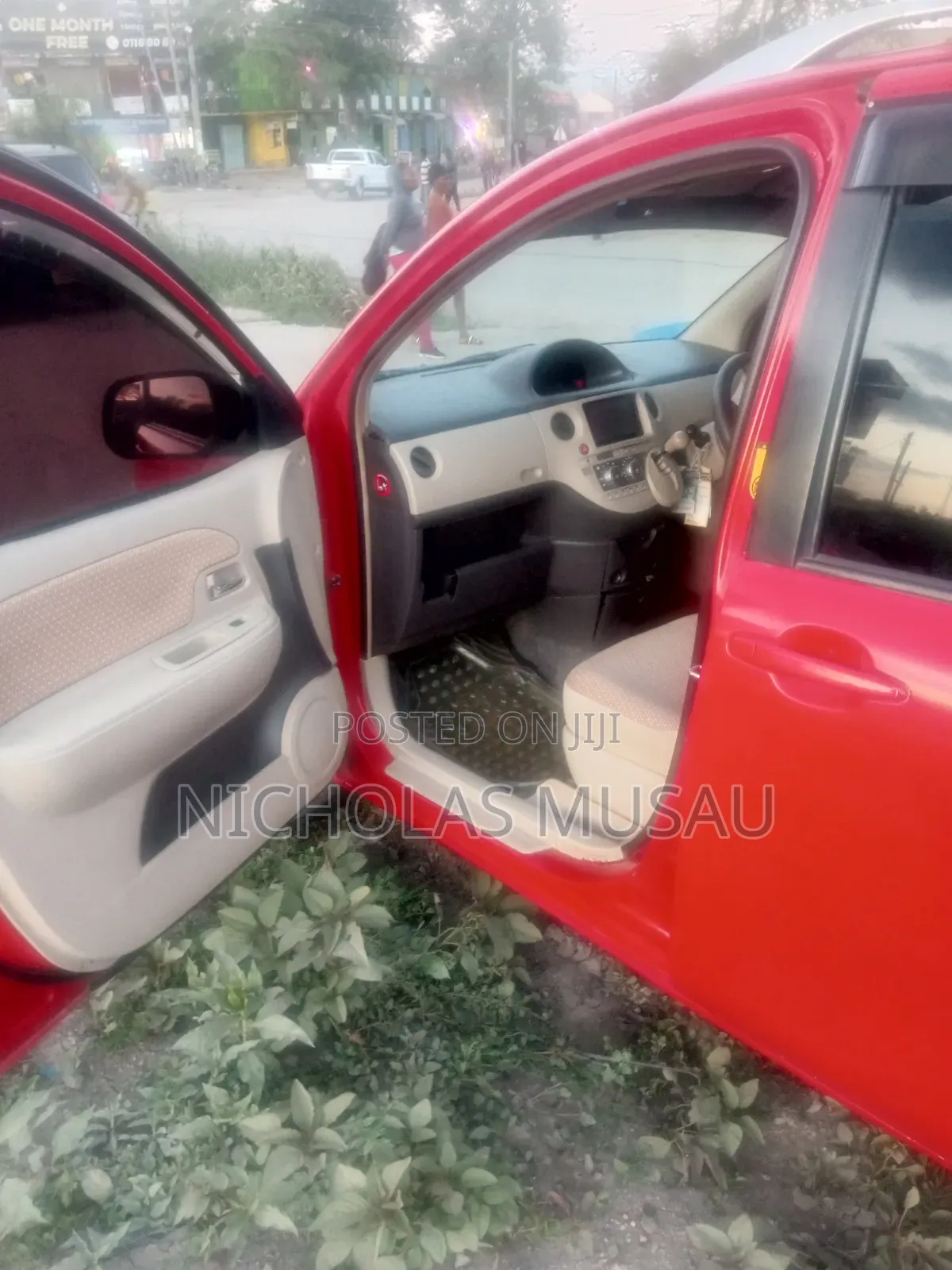 Toyota Sienta 2015 Red