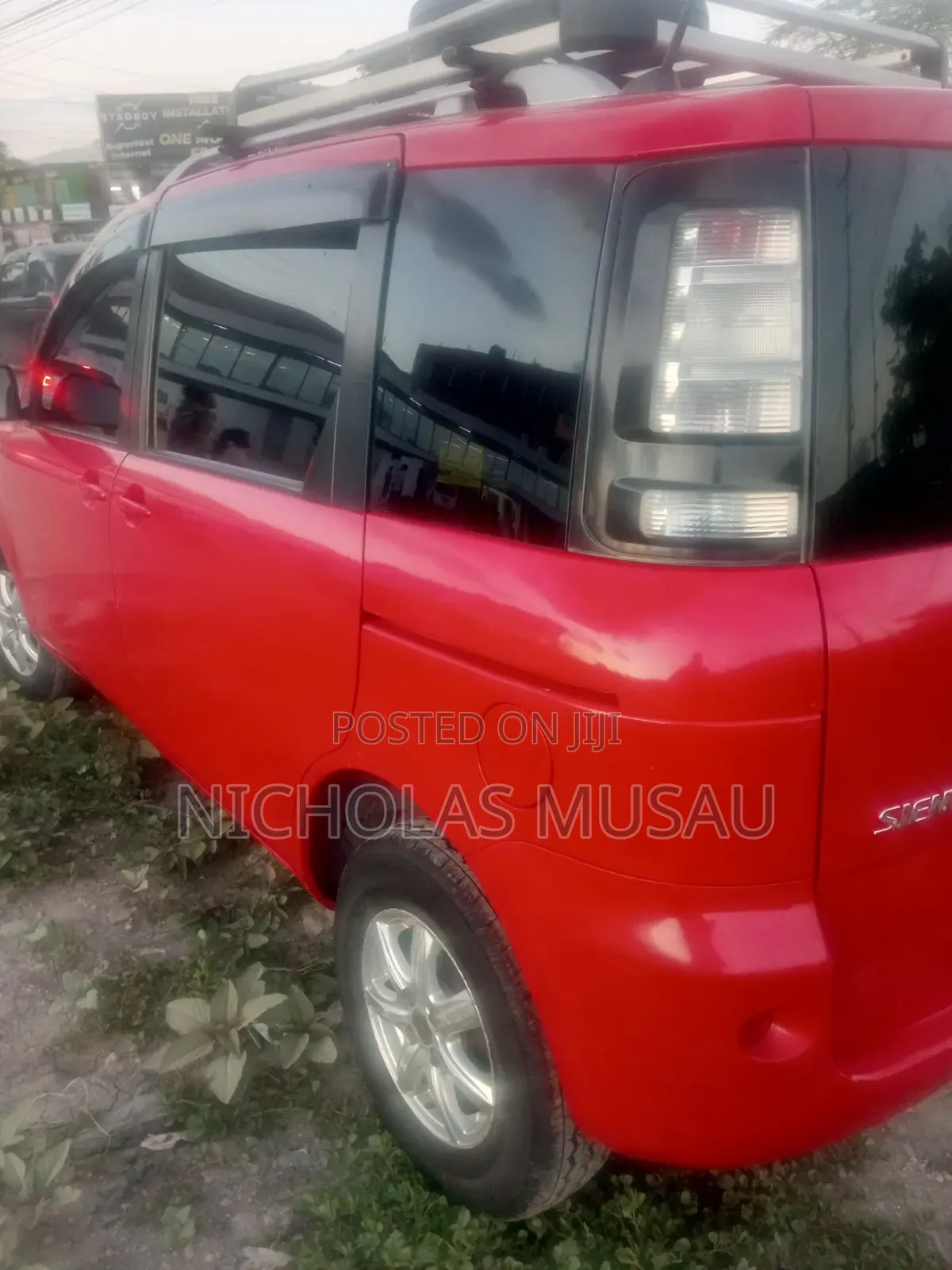 Toyota Sienta 2015 Red