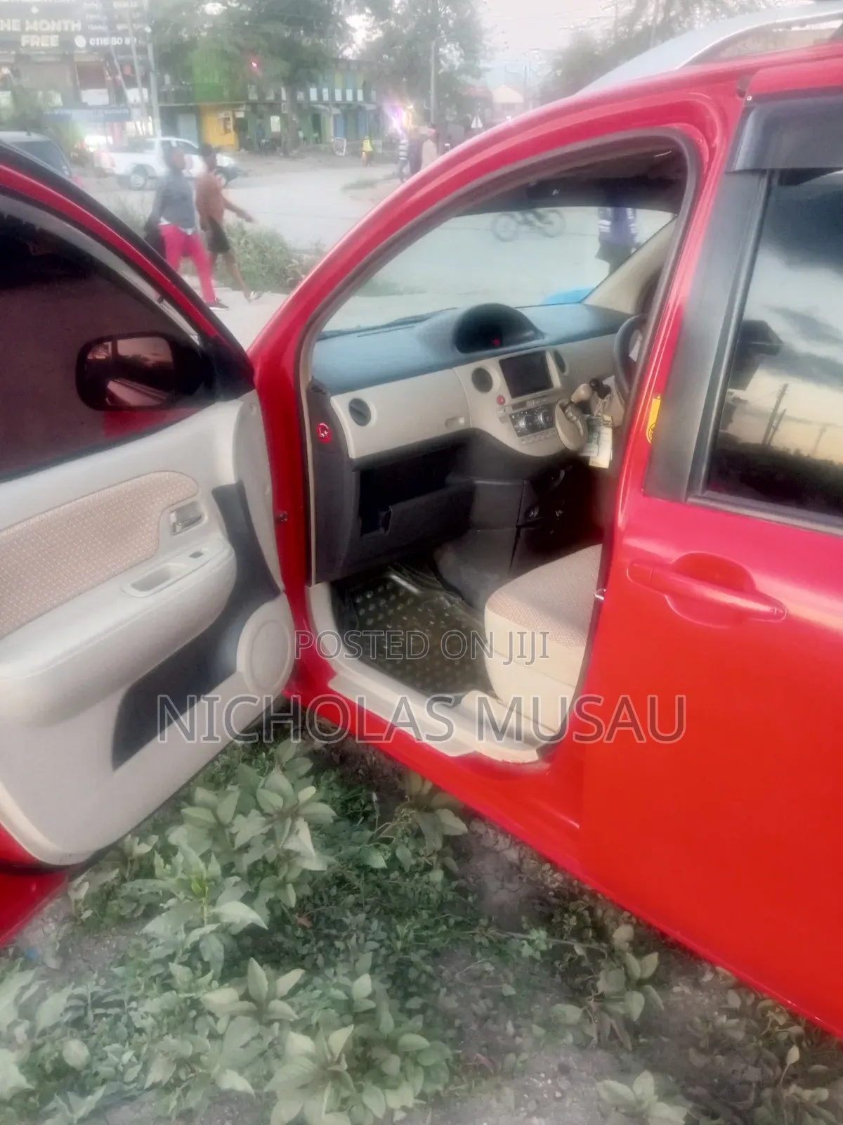 Toyota Sienta 2015 Red