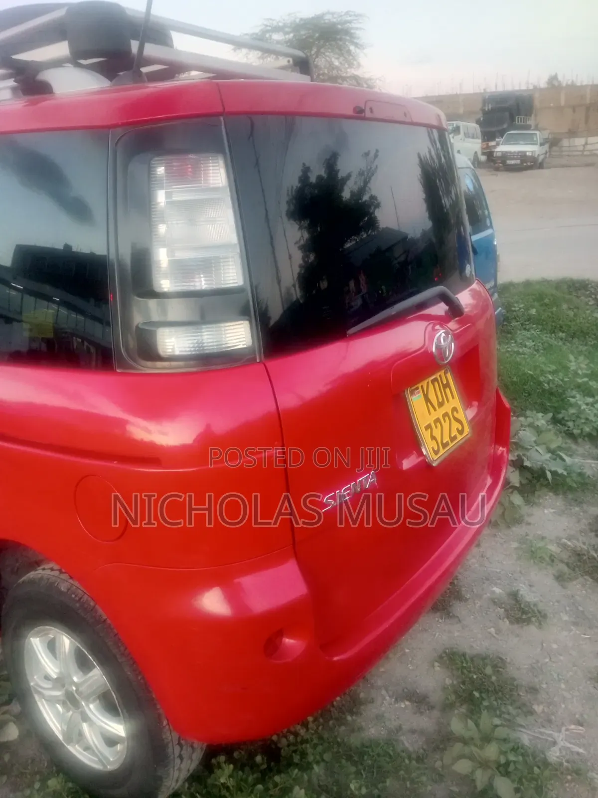 Toyota Sienta 2015 Red