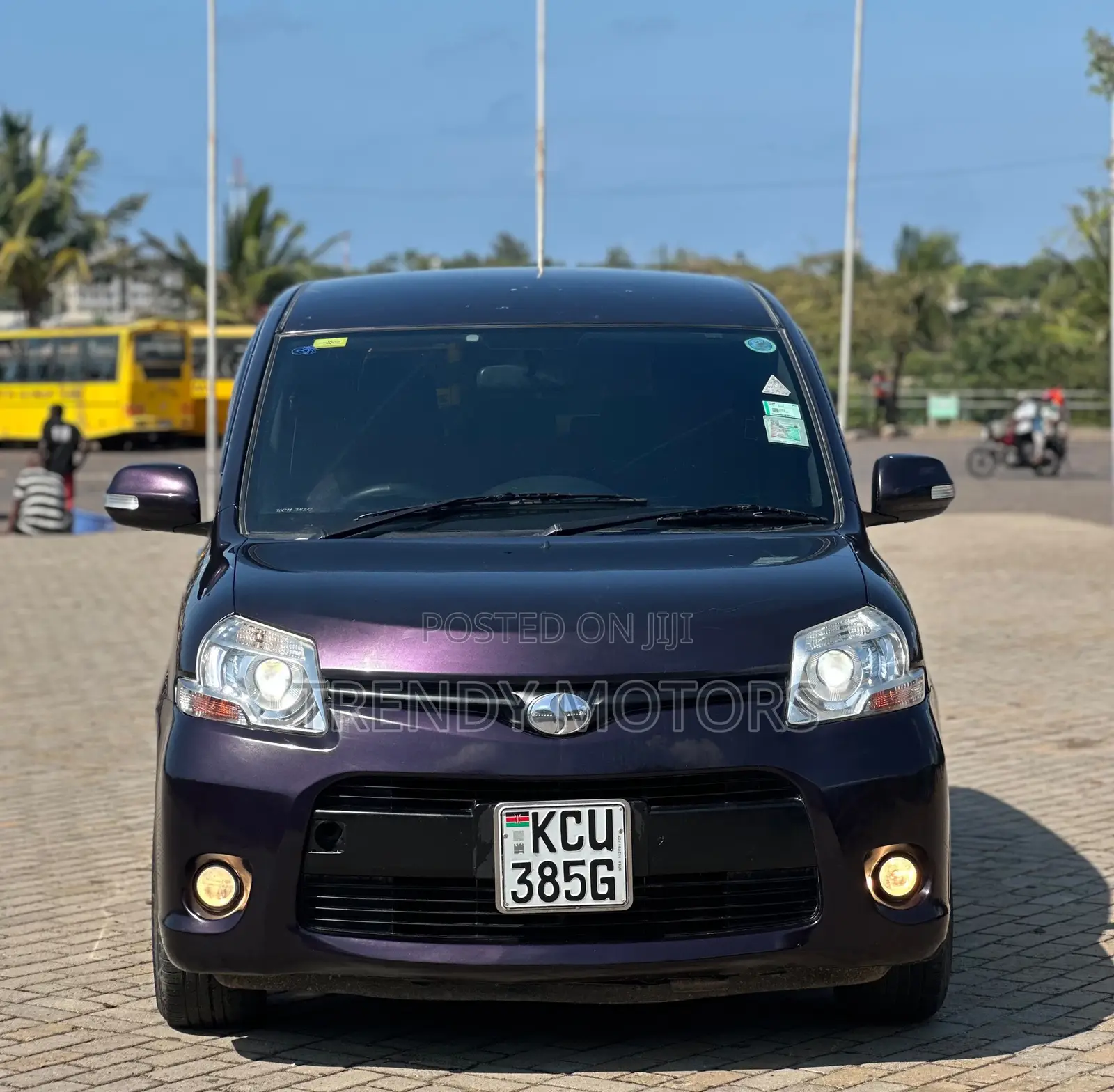 Toyota Sienta 2011 Purple