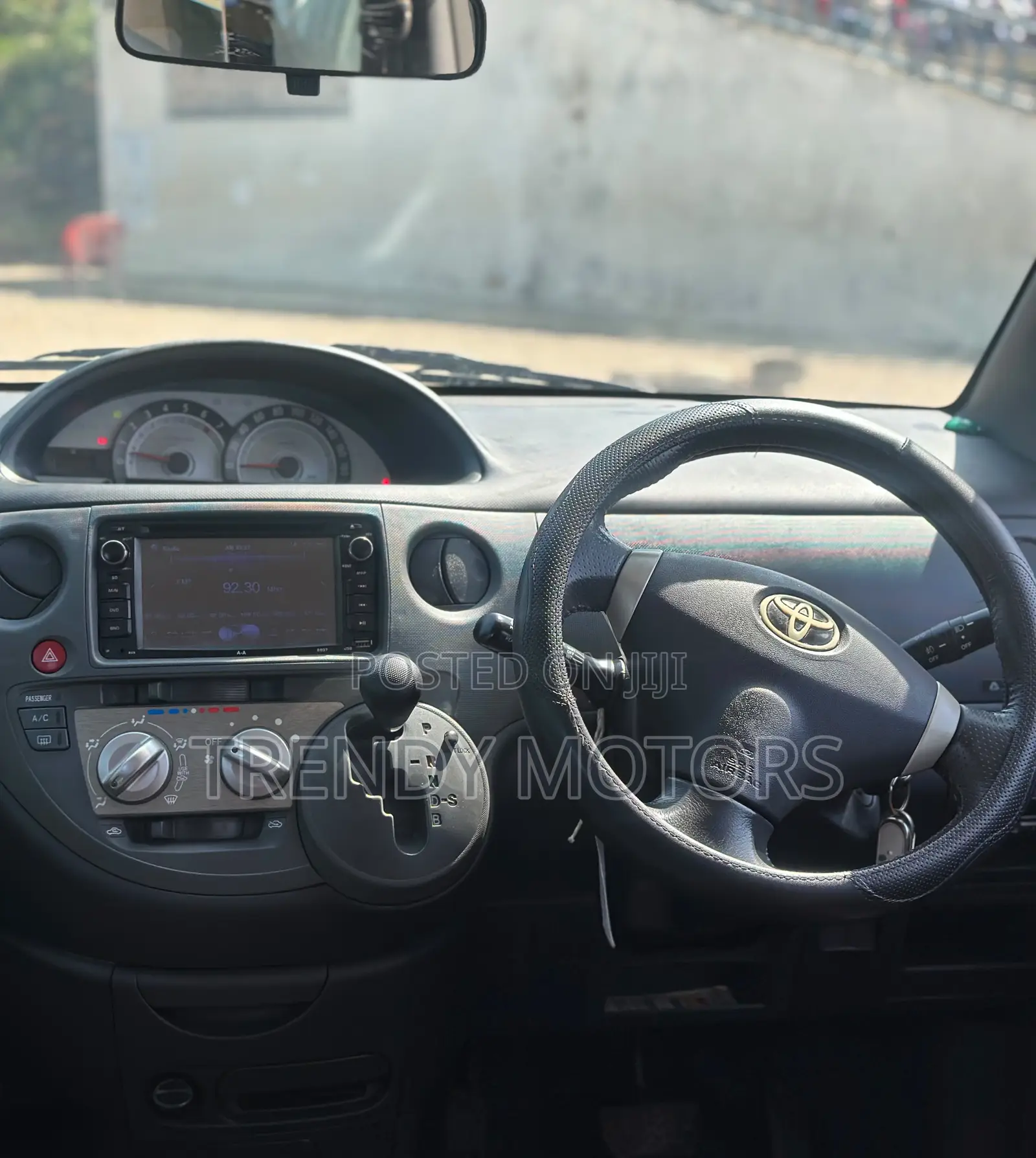 Toyota Sienta 2011 Purple