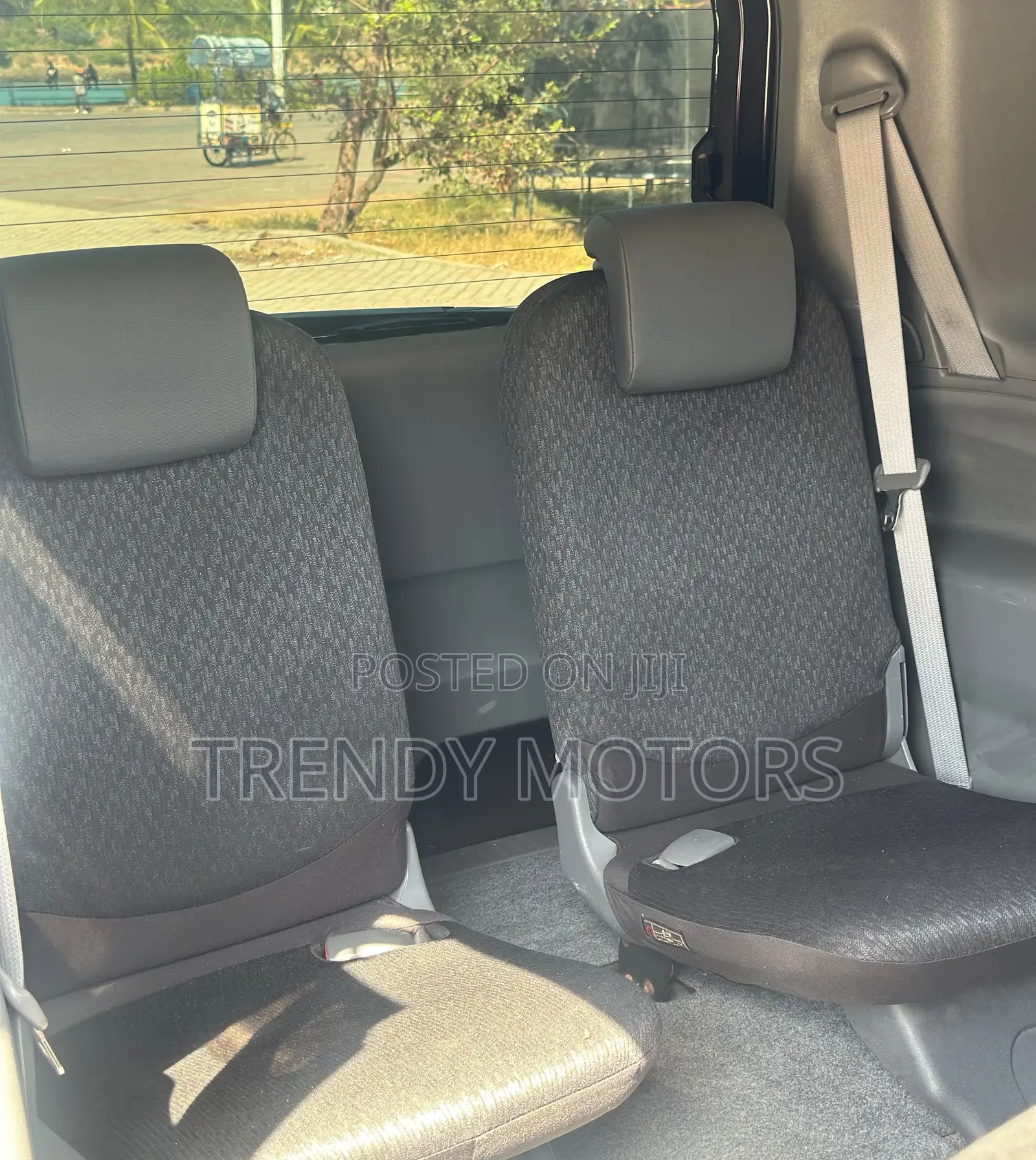 Toyota Sienta 2011 Purple