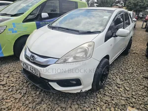 Honda Fit Shuttle 2015 White