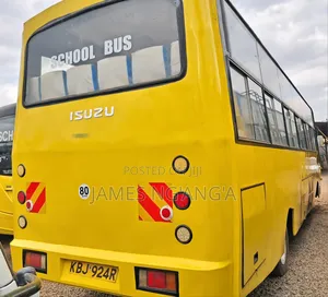 Isuzu FRR 2009 Yellow